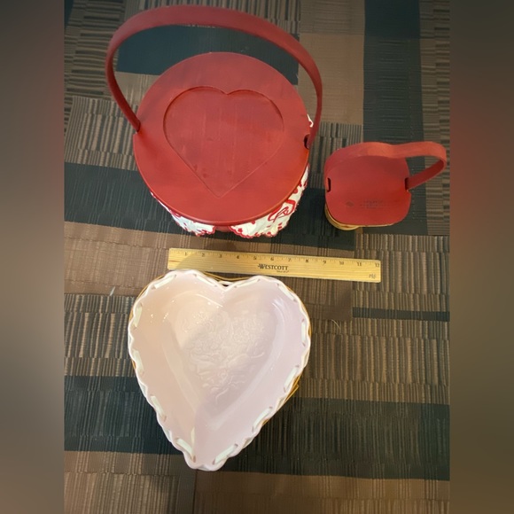 Vintage Longaberger baskets lot of 3, Valentines Day, heart shaped 2004-2005 - Picture 2 of 16